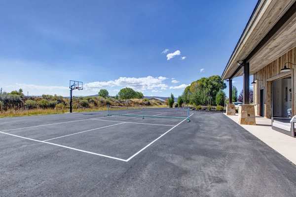 Abode at Journey's End, hot tub, fire pit, lake access, estate