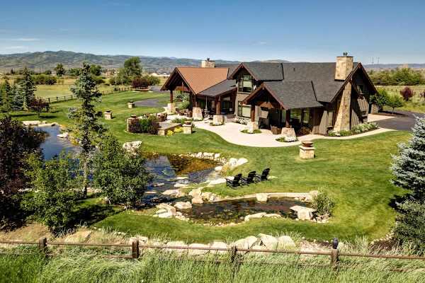 Abode at Journey's End, hot tub, fire pit, lake access, estate