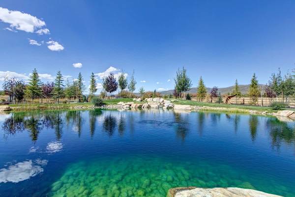 Abode at Journey's End, hot tub, fire pit, lake access, estate