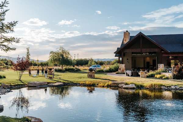 Abode at Journey's End, hot tub, fire pit, lake access, estate