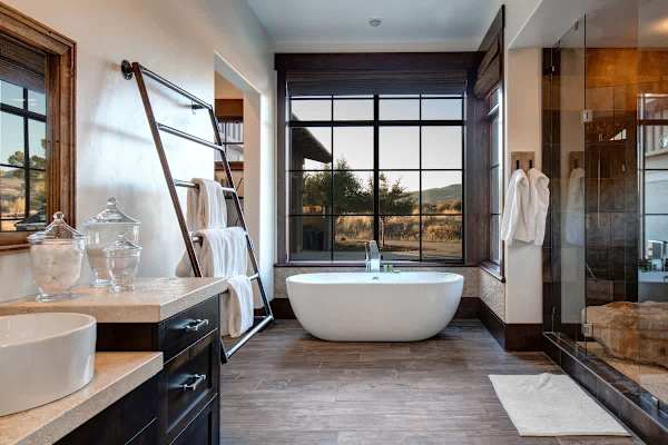 Abode at Journey's End, hot tub, fire pit, lake access, estate