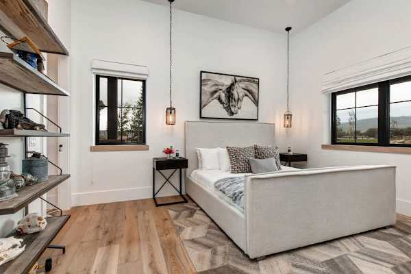 Abode at Journey's End, hot tub, fire pit, lake access, estate
