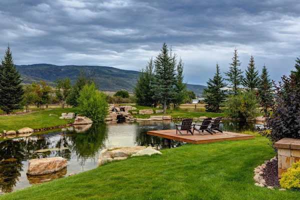 Abode at Journey's End, hot tub, fire pit, lake access, estate