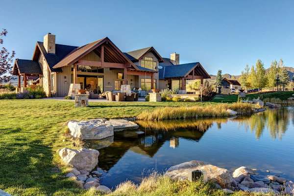 Abode at Journey's End, hot tub, fire pit, lake access, estate