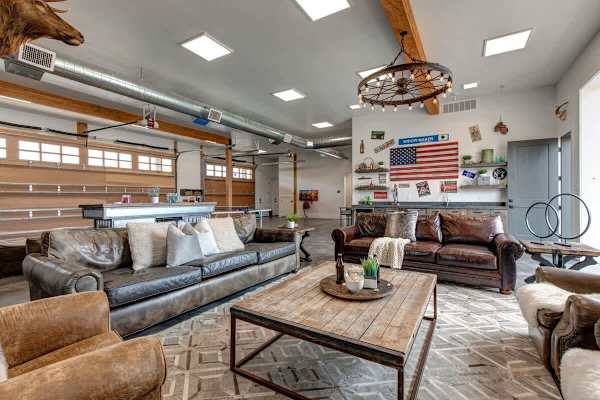 Abode at Journey's End, hot tub, fire pit, lake access, estate