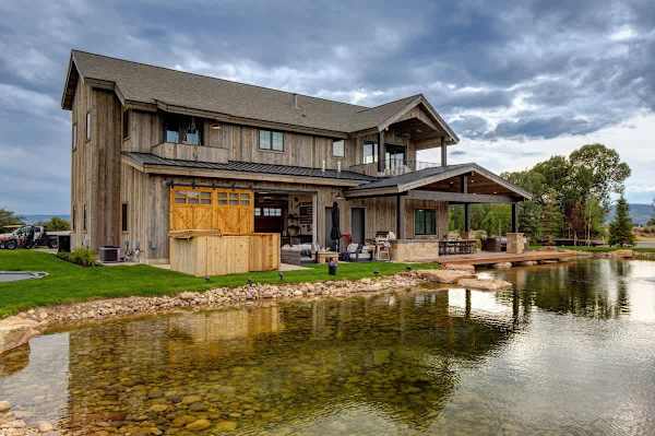 Abode at Journey's End, hot tub, fire pit, lake access, estate