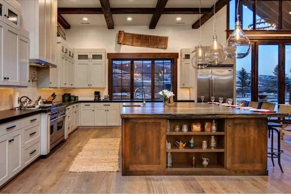 Abode at Journey's End, hot tub, fire pit, lake access, estate