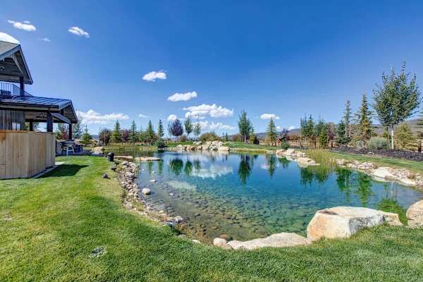 Abode at Journey's End, hot tub, fire pit, lake access, estate