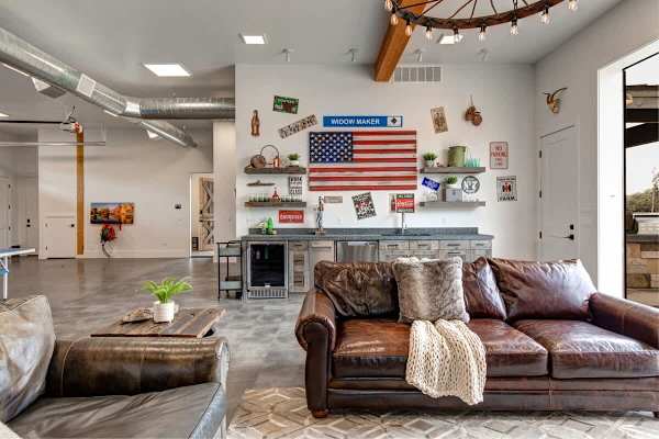 Abode at Journey's End, hot tub, fire pit, lake access, estate