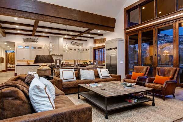 Abode at Journey's End, hot tub, fire pit, lake access, estate