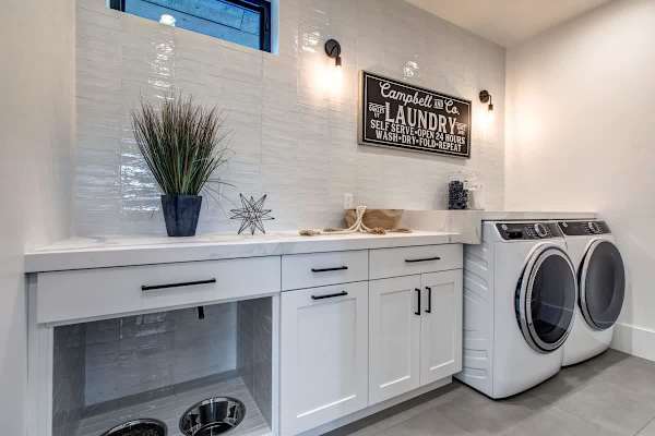 Abode at Journey's End, hot tub, fire pit, lake access, estate