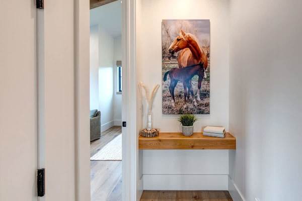 Abode at Journey's End, hot tub, fire pit, lake access, estate