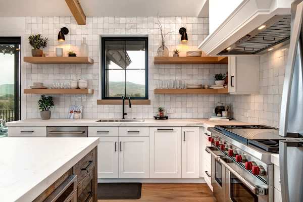 Abode at Journey's End, hot tub, fire pit, lake access, estate