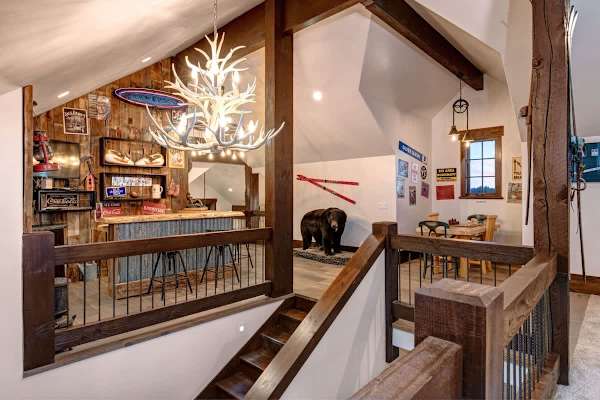 Abode at Journey's End, hot tub, fire pit, lake access, estate