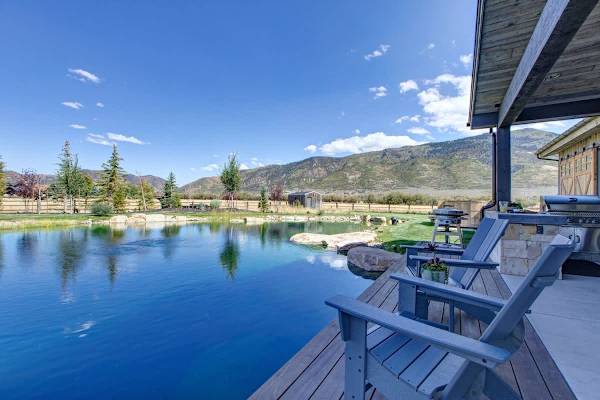 Abode at Journey's End, hot tub, fire pit, lake access, estate
