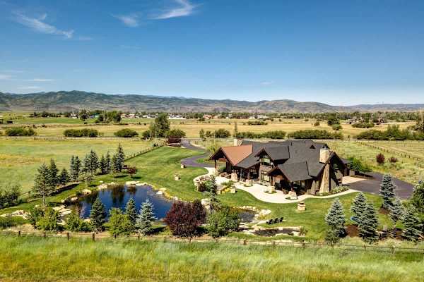 Abode at Journey's End, hot tub, fire pit, lake access, estate