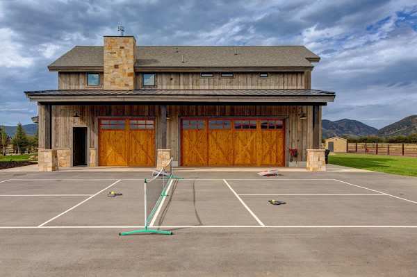 Abode at Journey's End, hot tub, fire pit, lake access, estate