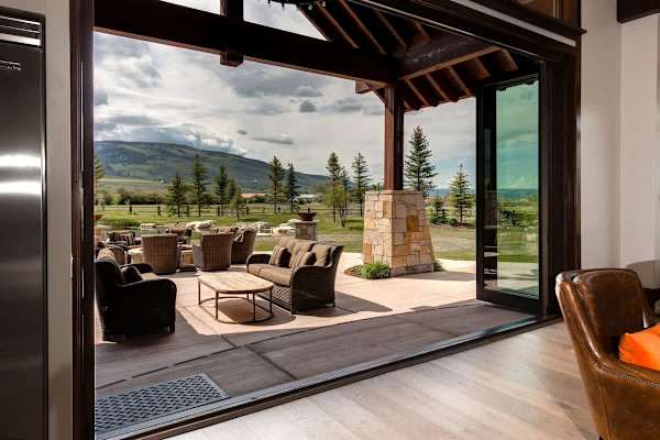 Abode at Journey's End, hot tub, fire pit, lake access, estate