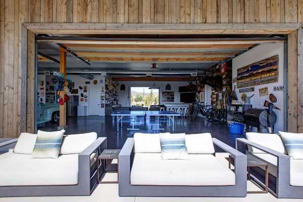 Abode at Journey's End, hot tub, fire pit, lake access, estate