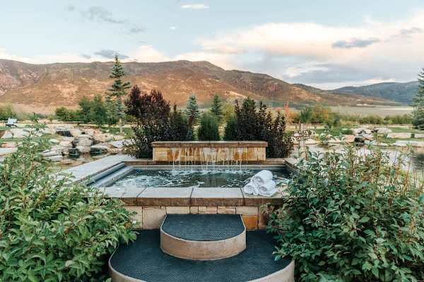 Abode at Journey's End, hot tub, fire pit, lake access, estate