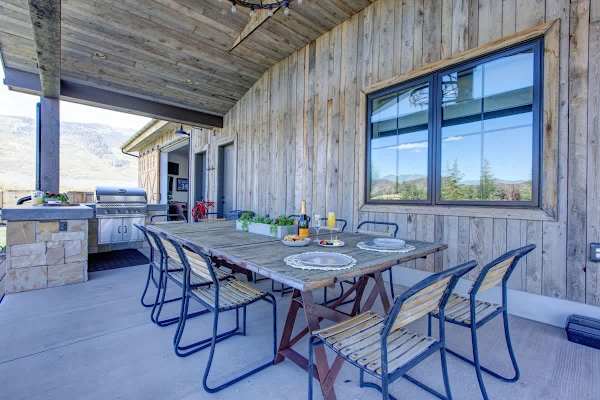 Abode at Journey's End, hot tub, fire pit, lake access, estate