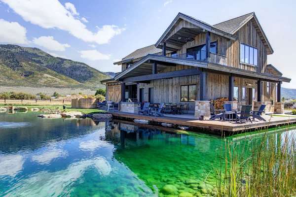 Abode at Journey's End, hot tub, fire pit, lake access, estate