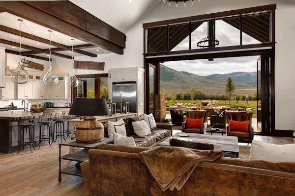 Abode at Journey's End, hot tub, fire pit, lake access, estate