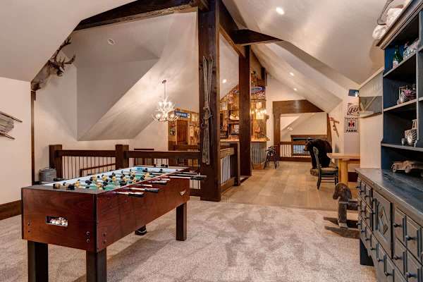 Abode at Journey's End, hot tub, fire pit, lake access, estate