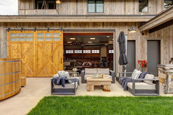 Abode at Journey's End, hot tub, fire pit, lake access, estate