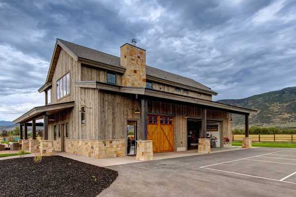 Abode at Journey's End, hot tub, fire pit, lake access, estate