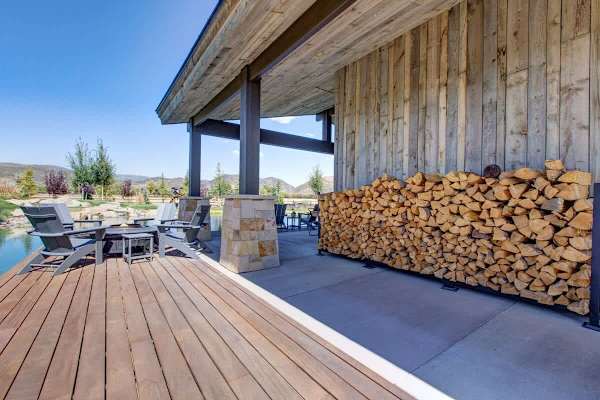 Abode at Journey's End, hot tub, fire pit, lake access, estate