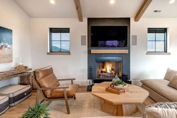 Abode at Journey's End, hot tub, fire pit, lake access, estate