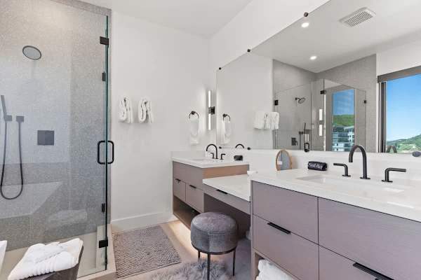 Abode at White Owl, ski-in, private hot tub, mountain retreat