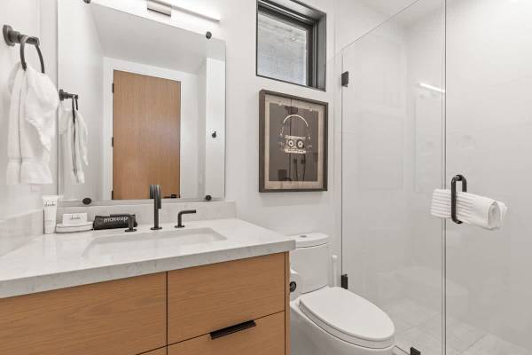 Abode at White Owl, ski-in, private hot tub, mountain retreat