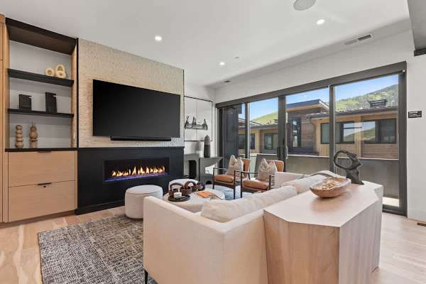 Abode at White Owl, ski-in, private hot tub, mountain retreat
