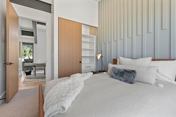 Abode at White Owl, ski-in, private hot tub, mountain retreat