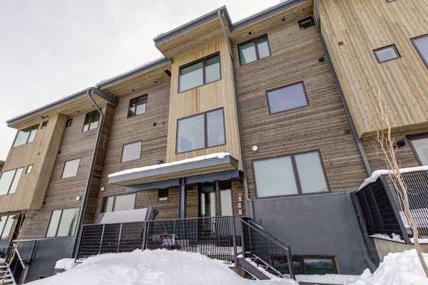 Abode at White Owl, ski-in, private hot tub, mountain retreat