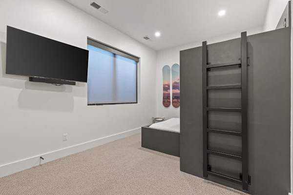 Abode at White Owl, ski-in, private hot tub, mountain retreat