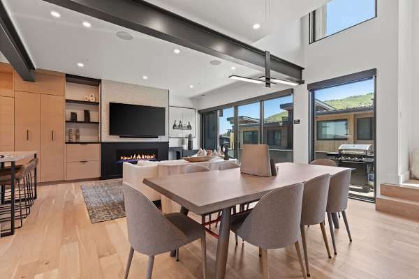 Abode at White Owl, ski-in, private hot tub, mountain retreat