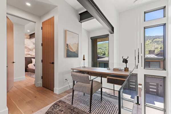 Abode at White Owl, ski-in, private hot tub, mountain retreat