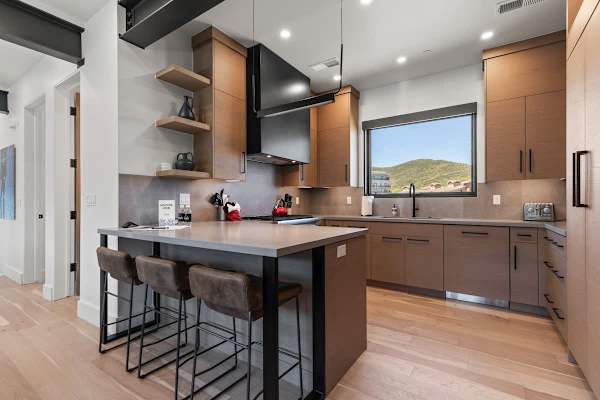 Abode at White Owl, ski-in, private hot tub, mountain retreat