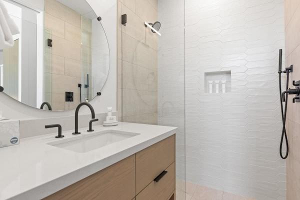Abode at White Owl, ski-in, private hot tub, mountain retreat