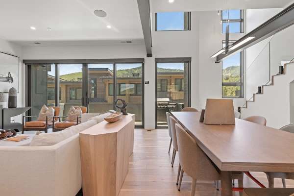 Abode at White Owl, ski-in, private hot tub, mountain retreat