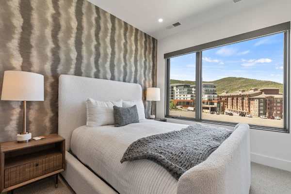 Abode at White Owl, ski-in, private hot tub, mountain retreat