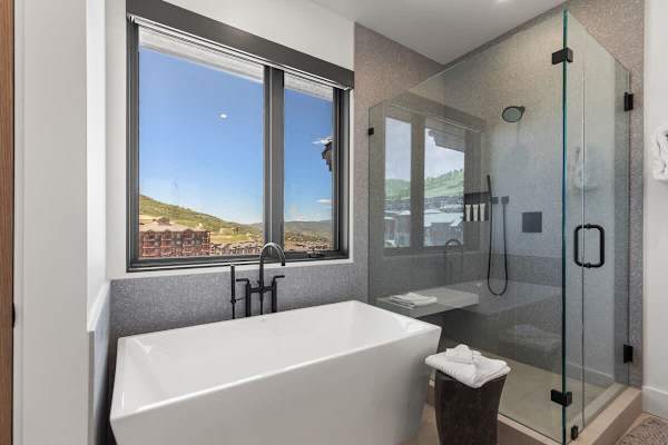 Abode at White Owl, ski-in, private hot tub, mountain retreat