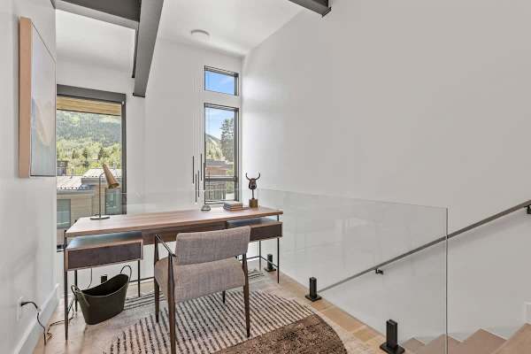 Abode at White Owl, ski-in, private hot tub, mountain retreat