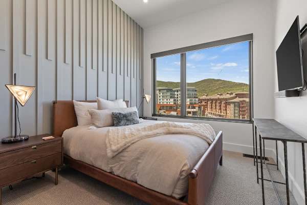 Abode at White Owl, ski-in, private hot tub, mountain retreat