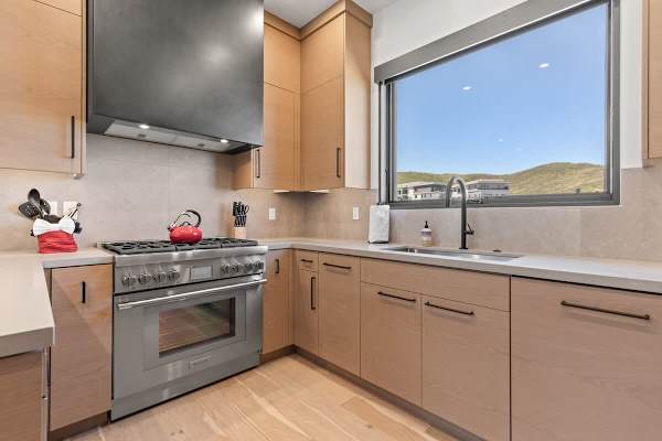 Abode at White Owl, ski-in, private hot tub, mountain retreat