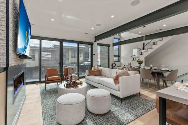Abode at White Owl, ski-in, private hot tub, mountain retreat