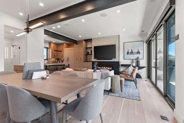 Abode at White Owl, ski-in, private hot tub, mountain retreat